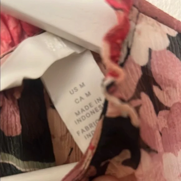 H&M Black and Red Relaxed Tie Front Blouse - Picture 13 of 15